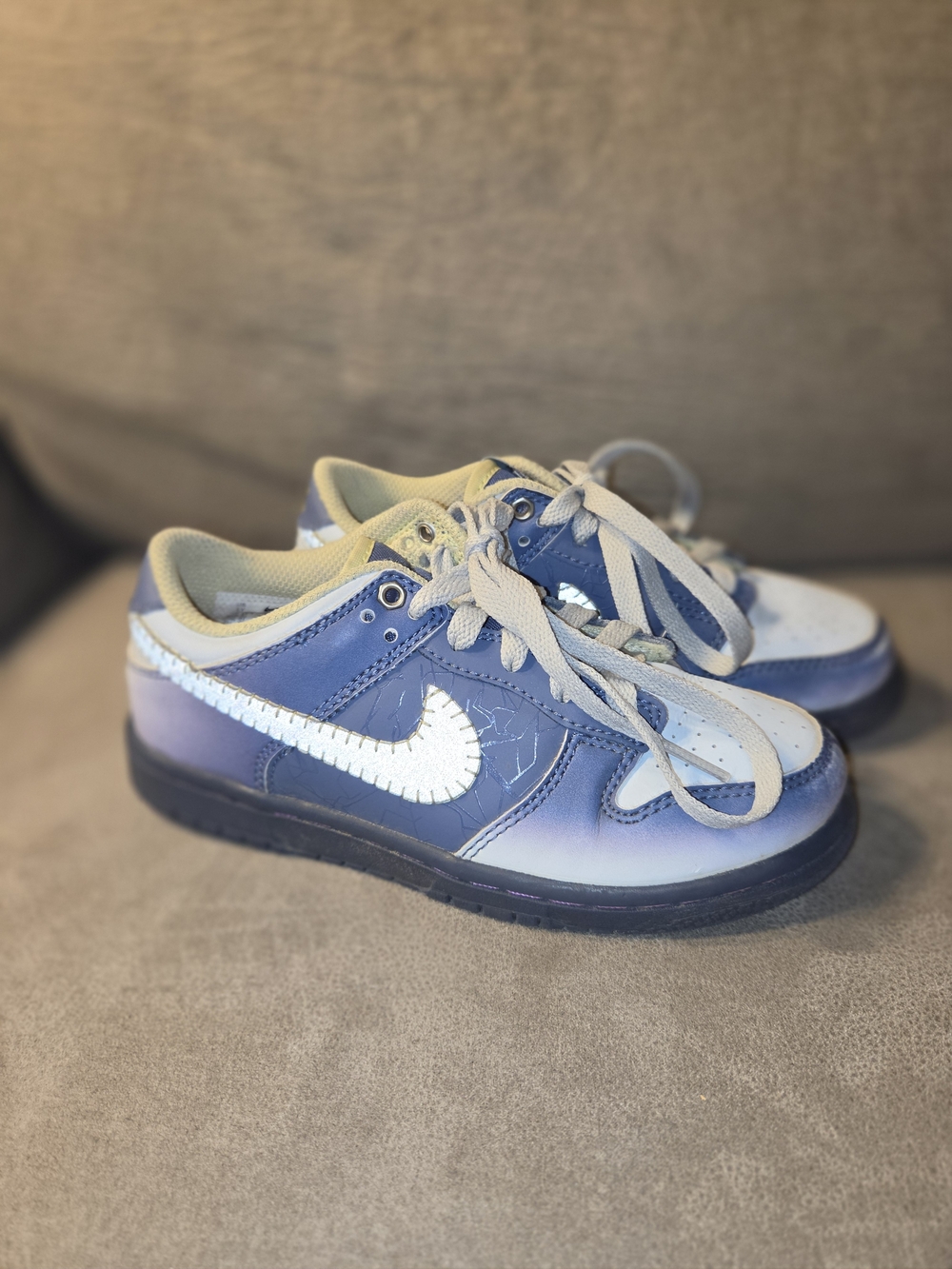 Nike Kids Low-Top Sneakers in Blue and White with Black Outsole